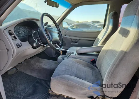 2000 Ford Explorer Sport from USA, damaged, VIN 1FMYU60EXYUA33044